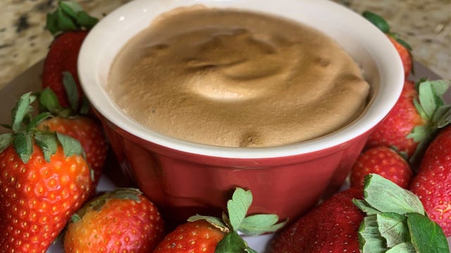 Good Day Gourmet: Strawberry-chocolate meringue pie for two