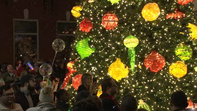 Cold snap puts Floridians in the holiday spirit