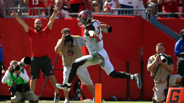 Winston throws for 312 yards, Buccaneers rout Bears 36-10