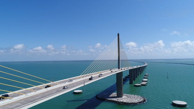 Off-duty Manatee Co. deputy stops man from jumping off Skyway Bridge