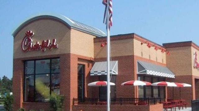 Chick-fil-A restaurant sets special table for veterans