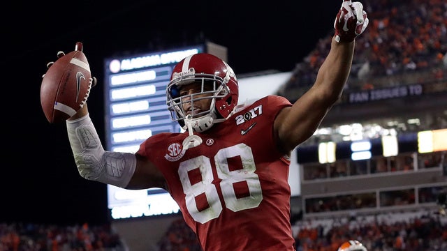 Bucs choose Alabama tight end O.J. Howard for 19th overall pick