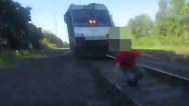 NJ police officer saves man from being hit by oncoming train