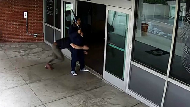 Cop tackles bat-wielding man who was threatening police