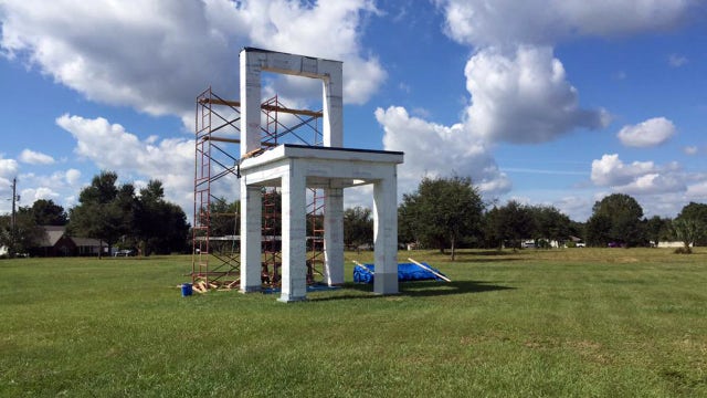 Artist's giant 'potty chair' doesn't sit well with neighbors