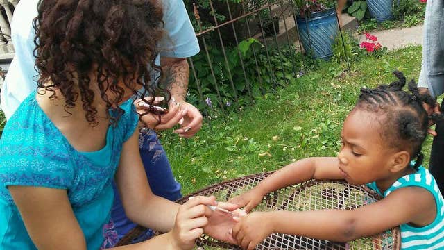 9-year-old offering $1 manicures at curbside salon