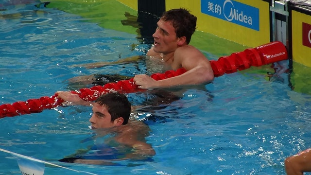USOC: Ryan Lochte, 3 other U.S. swimmers robbed by people posing as armed police