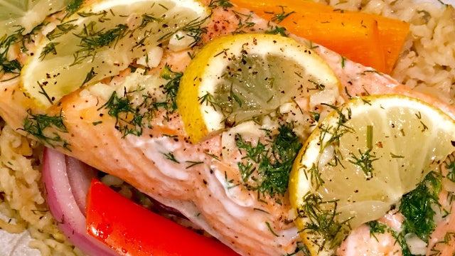Good Day Gourmet: Salmon en papillote with bell peppers, brown rice and quinoa