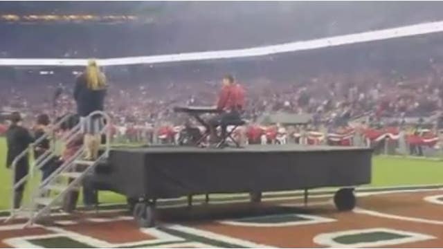 Formerly homeless piano player plays National Anthem for Monday Night Football