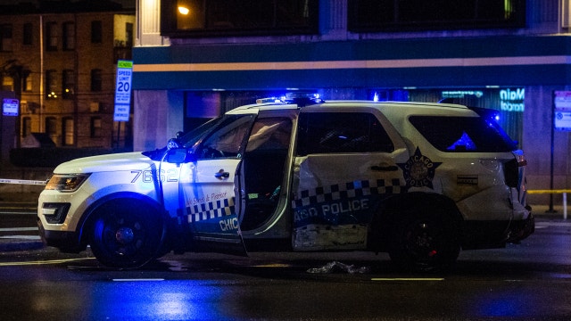 2 Chicago police officers injured in Roscoe Village crash