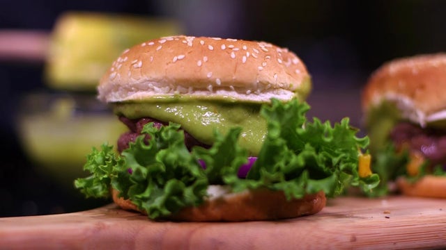 Recipe: Juicy Lucy Fiesta Burger with guacamole sauce