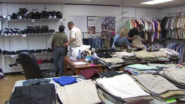 Volunteers help veterans feel more at home