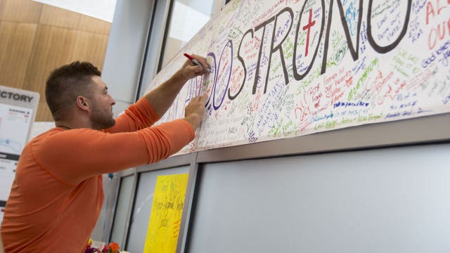 Tebow visits with Pulse survivors, ORMC staff