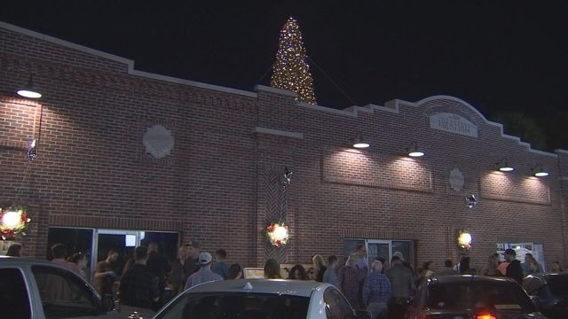 Seminole Heights celebrates with tree lighting