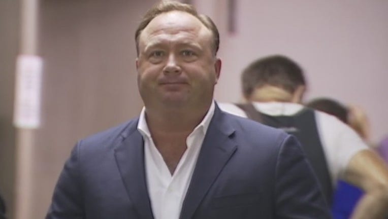 3f7c0e11-Alex_Jones_in_court_0_20170420044926-407693