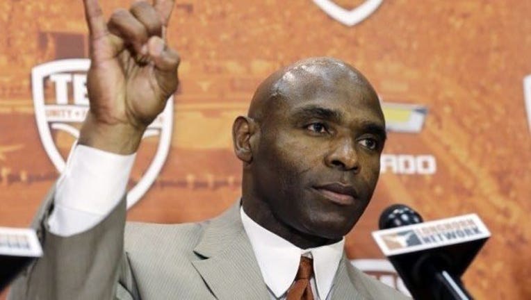 6b1f70ed-Charlie Strong.jpg