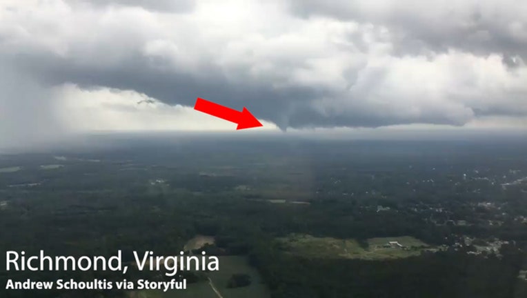 5e46961d-Funnel_cloud_seen_from_plane_0_20180918165732