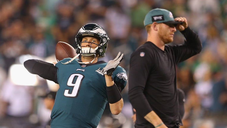 f3eaf387-GETTY Nick Foles Wentz Warmup-401096