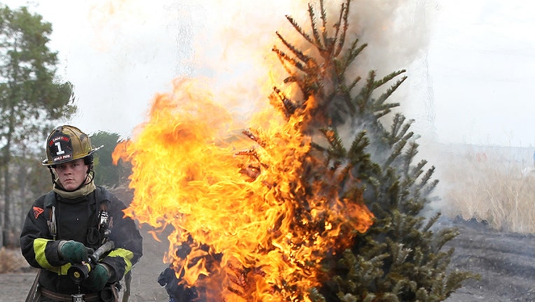 ac45d1cf-GETTY_christmastreefire_121318_1544697189603.jpg