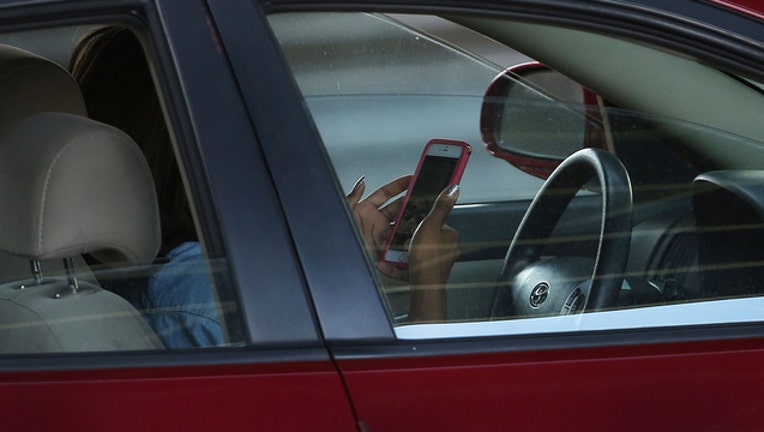 756649a3-GETTY_textingwhiledriving_112718_1543315489446.jpg