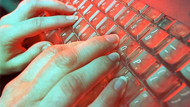 cc32b9d9-GETTY_typing_010219_1546430954464.jpg