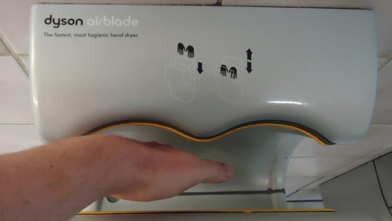 17a095fe-Machine_to_dry_hands_in_Costco_1461088733005.jpg