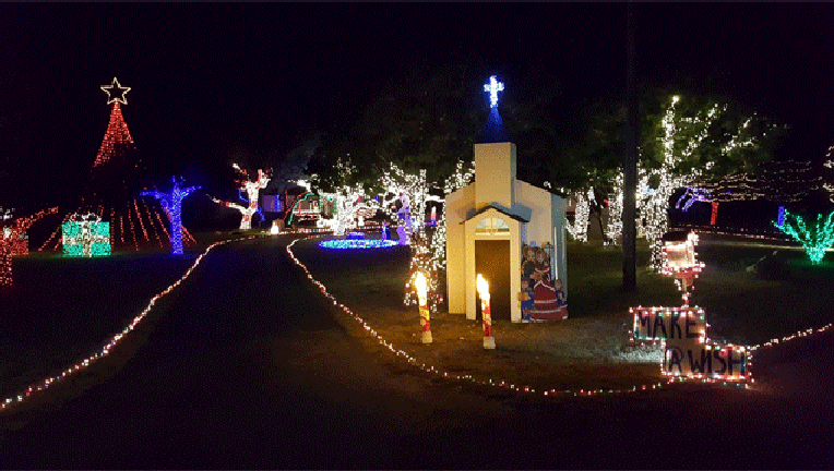 Maywald-christmas-light-display_1481254705619-407693.gif