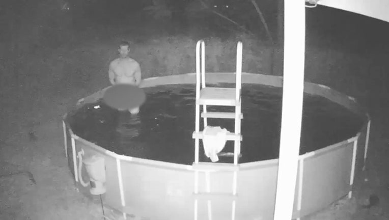 77b6b288-NAKED_MAN_IN_POOL__OCOEE__FL___TOM_JOHNSON_PKG___0924181801.mp4.00_01_02_09.Still002_1537890312756.jpg