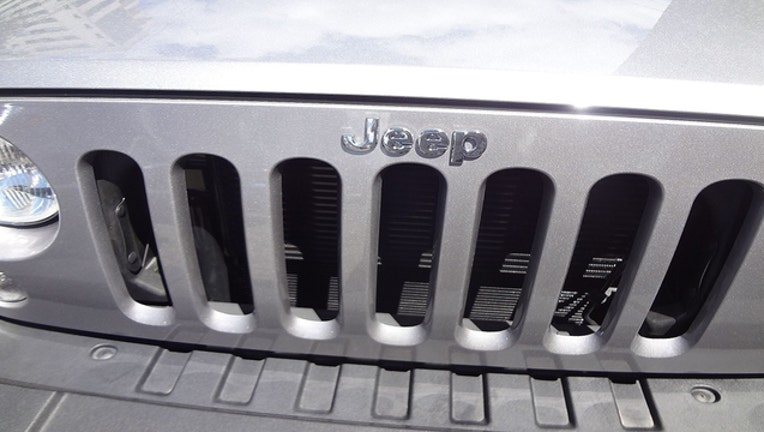 854a0849-(Jeep_Wrangler_Unlimited)_silver,_grill_1476899739631.jpg