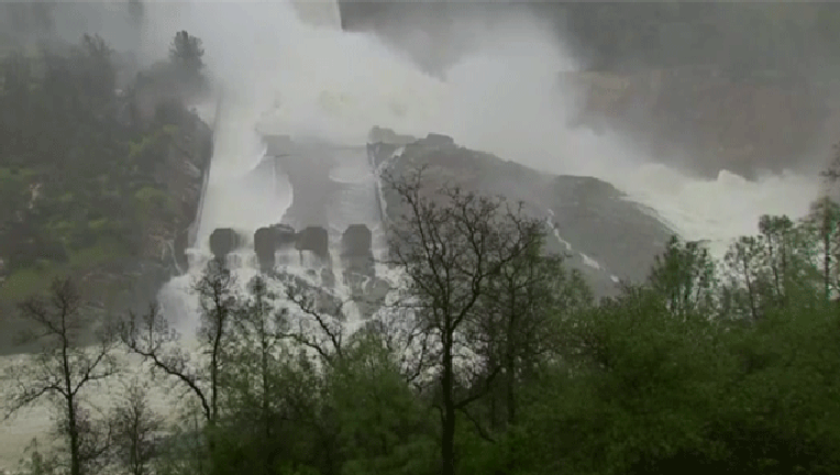 Oroville-Dam_1487550270288-407693.gif