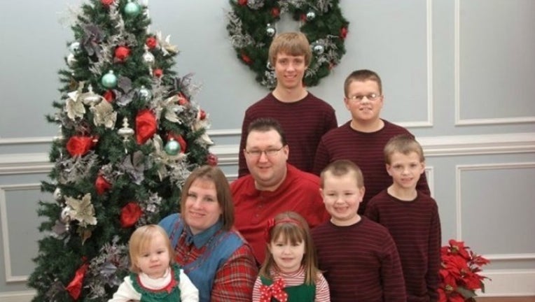 38324287-family_1462282308939-404959.jpg
