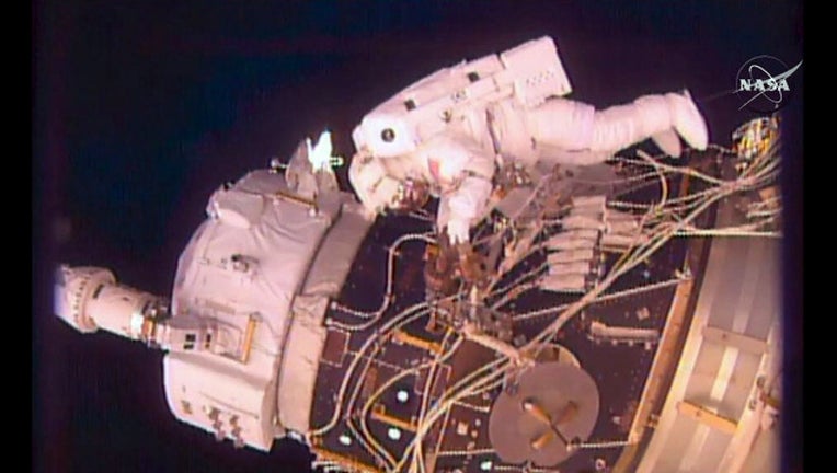bf578338-spacewalk_1471611465246.jpg