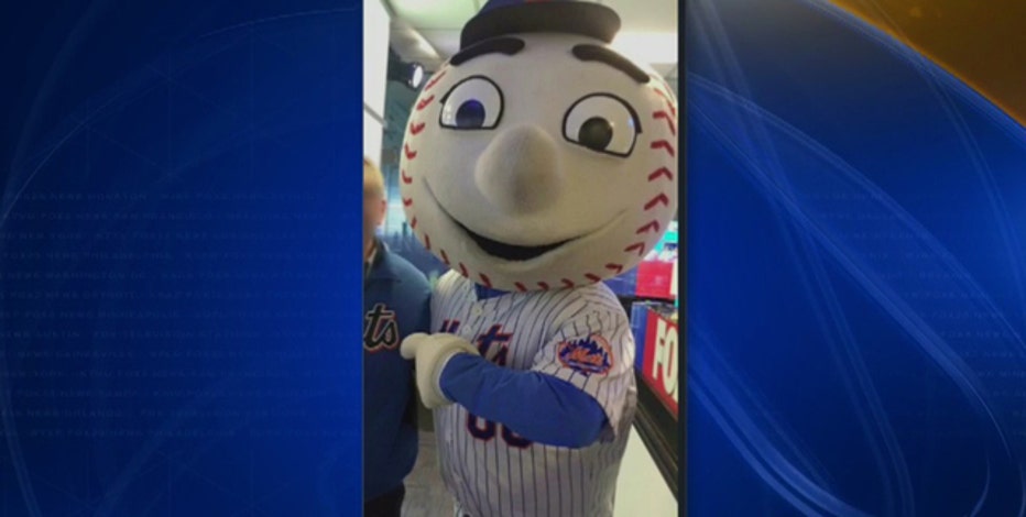 Mr Met gives fan the finger, employee done with mascot duty