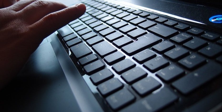 Senate panel backs plan to charge online sales tax in Florida