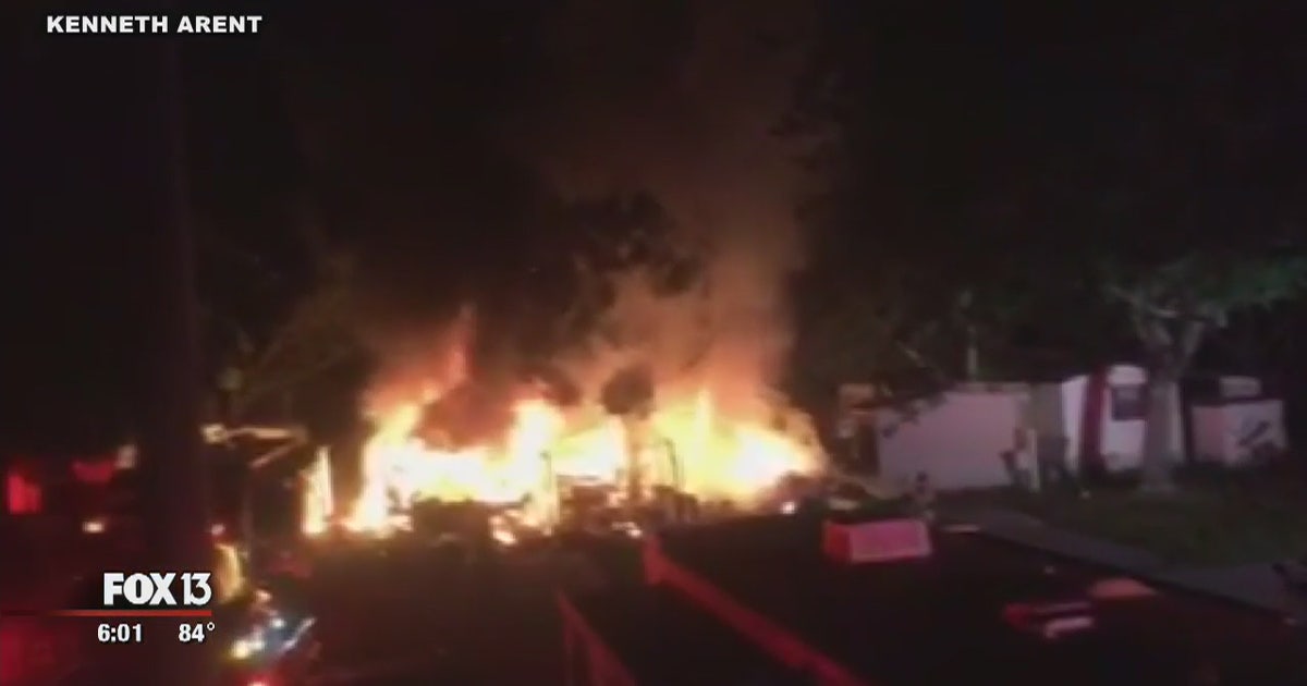 Mobile homes destroyed in early morning fire in Pinellas Park | FOX 13 ...
