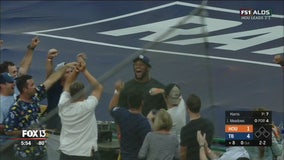 Bucs' O.J. Howard makes bare-handed catch during ALDS Game 4