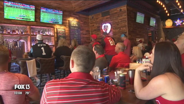 Fans watch Bucs game in London from local English pubs