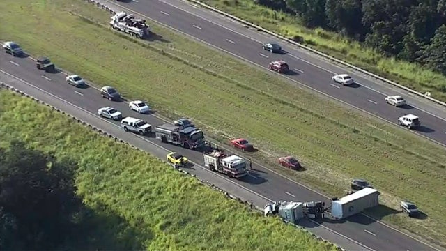 Overturned truck closes I-275 lanes in Palmetto