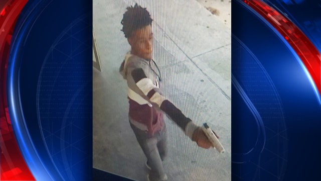Tampa police search for gunman after teenager shot outside grocery store