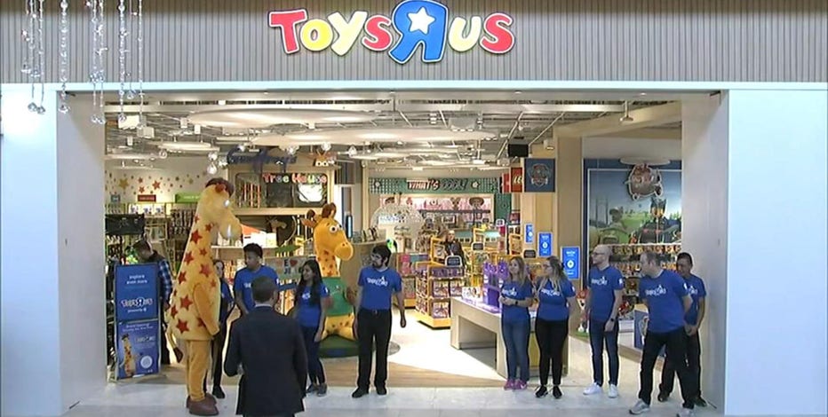 Toys r store us bay plaza