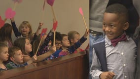 'Not a dry eye': Boy invites entire kindergarten class to witness his adoption hearing