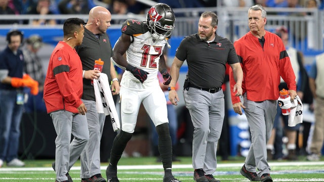 Buccaneers' Godwin, Miller leave game with hamstring injuries