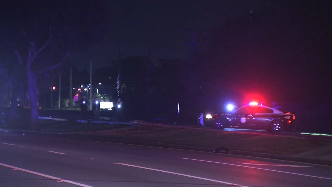 17-year-old dies in University Parkway crash