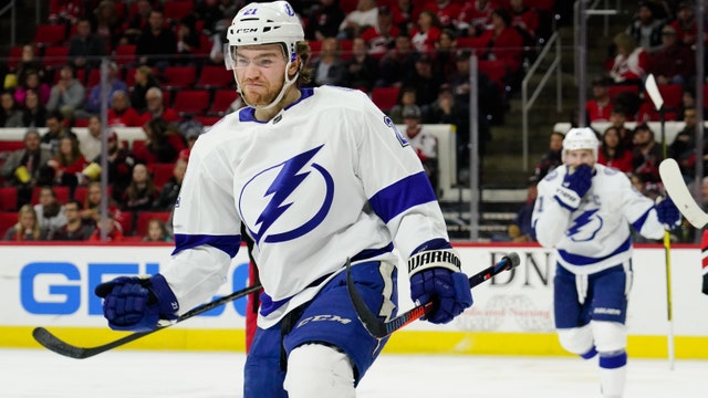 Tampa Bay Lightning beat Hurricanes 3-1 for seventh straight win 