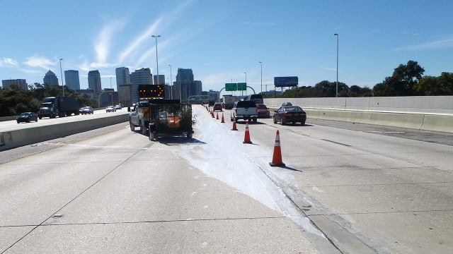 Truck spills white paint across I-275, closing Tampa lanes