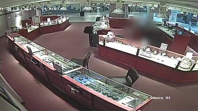Deputies searching for armed jewelry store robber