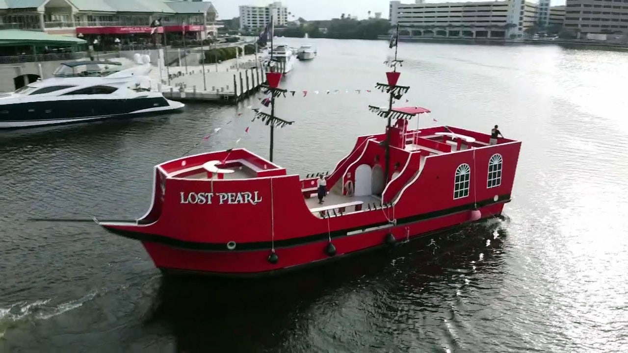 Lost Pearl - Tampa's Pirate Ship Departing From Downtown Tampa