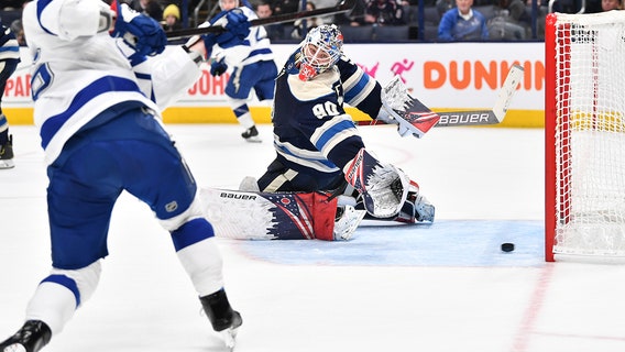 Kucherov's OT goal lifts Lightning over Blue Jackets, 2-1