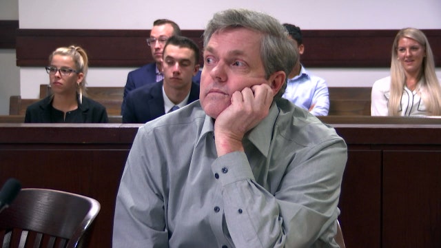 At trial, witness to murders recalls suspect's approach