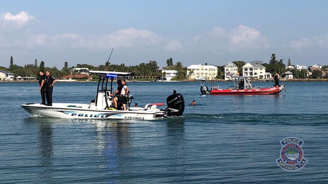 Search for missing boater in Sarasota